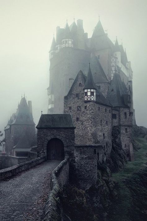 Abandoned castle in Germany Eltz Castle, Germany Castles, Abandoned Castles, Nature Architecture, Abandoned Mansions, Beautiful Castles, Medieval Castle, Beautiful Buildings, Pretty Places