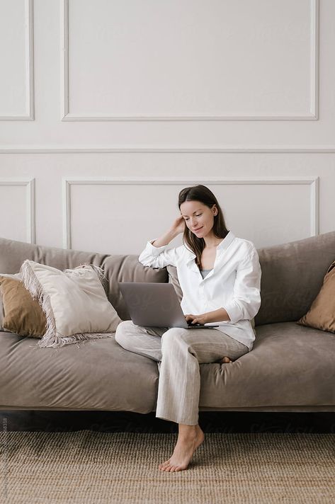 Sofa Photoshoot, Sofa Poses, Iv Bar, Sitting Sofa, Lifestyle Photography Women, Cozy Living Room Ideas, Red Couch, Business Pictures, Photo Editing Vsco