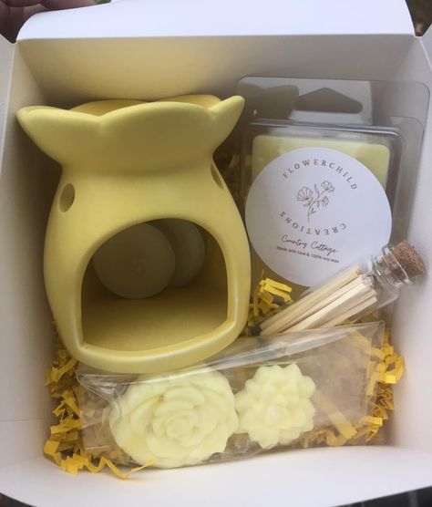 Candle And Wax Melt Gift Box Ideas, Candle Gift Box Ideas Diy, Wax Melt Gift Box Ideas, Candles Packaging Ideas, Wax Melt Packaging Ideas, Candle Gift Box Ideas, Wax Melts Packaging Ideas, Wax Melt Ideas, Candle Packaging Ideas