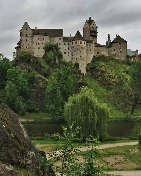 Castles Of The World, Gothic Castle, Medieval Fortress, Karlovy Vary, Castle Aesthetic, European Castles, Fairytale Photography, Castle Ruins, Castle House