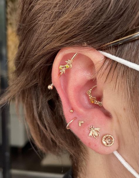 Daith With Industrial Piercing, Minimalist Industrial Piercing, Daith And Industrial Piercing, Ear Piercings Bar, Orbital Ear Piercings, Ear Bar Piercing, Dainty Industrial Piercing, Industrial Piercing Aesthetic, Ear Piercing Bar