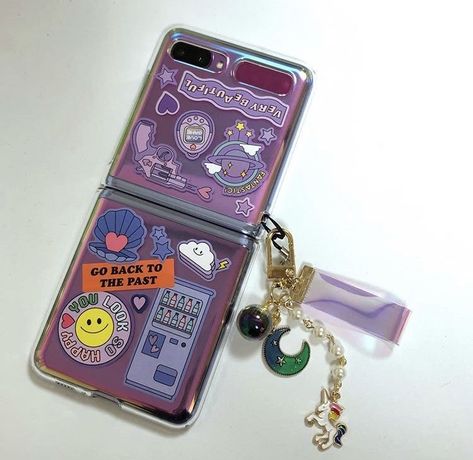 Kpop Phone Theme, Flip Phone Aesthetic, Cool Tech Gadgets Electronics, Samsung Galaxy Phones, Kawaii Phone Case, Gadgets Technology Awesome, Flip Phone Case, Phone Theme, Samsung Galaxy Z Flip