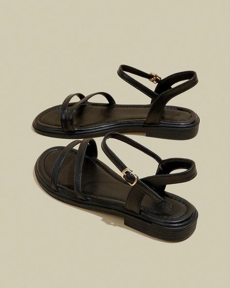 ✨Pre-order only, sizes 35 - 43✨ Designer Flat Sandals, Strap Sandals Flat, Black Sandals Flat, Womens Black Flats, Shoes Hack, Dressy Sandals, Womens Sandals Flat, Open Toe Sandals, Nara