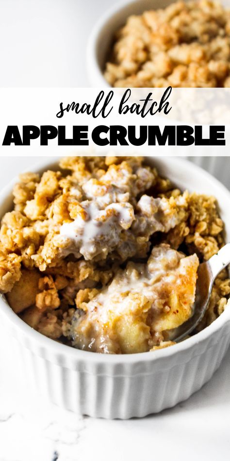 Apple Crumble Recipe Easy, Crumble Recipes, Fruits Dessert, Apple Desserts Easy, Apple Crumble Recipe, Recipe For 1, Small Batch Baking, Caramelised Apples, Dessert Fruit