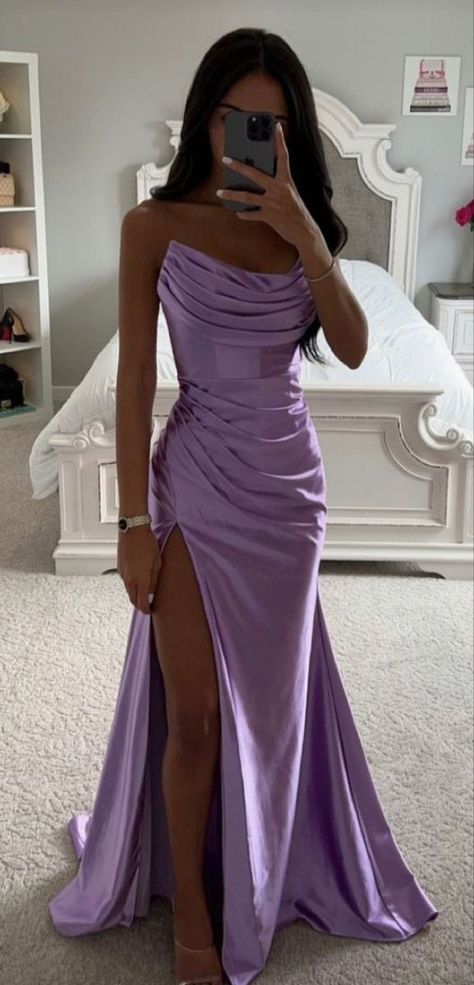 Semi Formal Purple Dress, Graduation Dress Purple, Vestido Color Lila, Purple Dresses Formal, Sweet Sixteen Dresses, Purple Long Dress, School Dance Dresses, Gorgeous Prom Dresses, Classy Prom Dresses