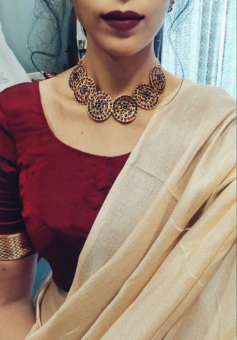 Kemp necklace Trendy Jewelry Ideas, Kemp Necklace, Simple Necklaces, Simple Saree Designs, Cotton Saree Blouse, Indian Sari Dress, Indian Outfits Lehenga, Saree Jewellery, Cotton Saree Designs