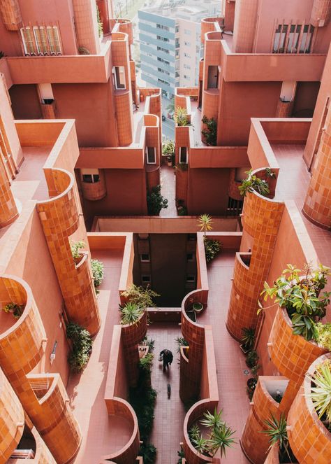 Futuristic Apartment, Incredible Architecture, Ricardo Bofill, Sci Fi Novels, Modern City, Futuristic Architecture, Apartment Building, Leeds, Modern Architecture