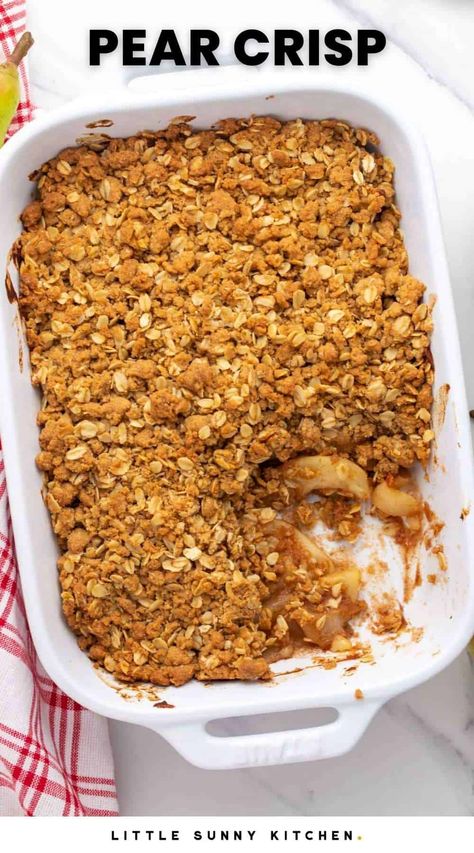 Tender, cinnamon-spiced pears are baked with a buttery oat topping to create this easy and delicious homemade Pear Crisp. Healthy Pear Crisp, Pear Crisp Recipe With Oats, Pear Crumble Recipe Simple, Pear Crisp With Canned Pears, Pear Deserts Easy, Canned Pear Crisp, Pear Crisp With Fresh Pears, Bartlett Pear Recipes, Pear Crisp With Oats