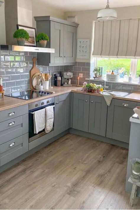 U Shaped Kitchen Interior, Ikea Bodbyn, Splashback Ideas, Light Grey Kitchens, Grey Kitchen Designs, Kitchen Redesign, Grey Kitchen Cabinets, Grey Kitchens, Grey Cabinets