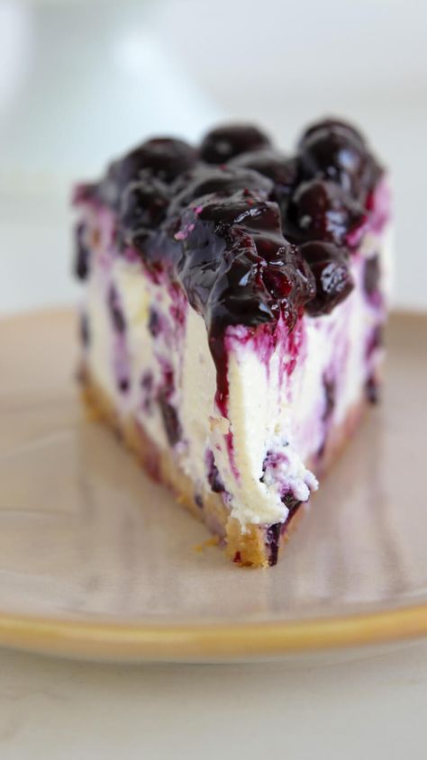 Blueberry Cheesecake Recipe - The Cooking Foodie Huckleberry Cheesecake Recipe, The Best Blueberry Cheesecake, Blueberry Cheesecake Recipes, Healthy Blueberry Cheesecake Recipes, Blueberry Topping For Cheesecake, Huckleberry Cheesecake, Cheesecake Lemon Blueberry, Blueberry Cheesecake Nobake, The Cooking Foodie