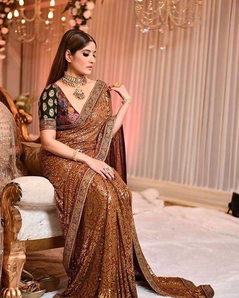 Shimmery Saree, A Perfect Option For Your Reception, To Get That Millennial Bridal Look! Reception Sarees, Sabyasachi Sarees, Reception Saree, Designer Sarees Wedding, Fancy Sarees Party Wear, Gaun Fashion, Indian Fashion Saree, Saree Designs Party Wear, Party Wear Saree