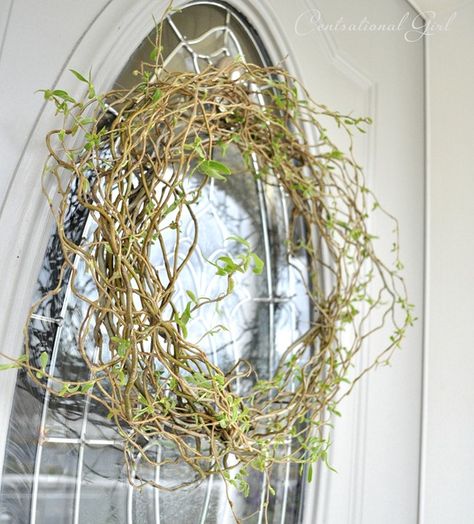 Curly willow wreath tutorial from Centsational Girl Corn Husk Wreath, Tree Vase, Willow Wreath, Curly Willow, Willow Weaving, Cool Tree Houses, Foliage Wreath, Natural Wreath, Willow Branches