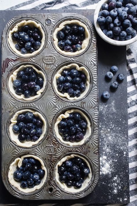 Mini Blueberry Pies, Blueberry Pies, Farm Cooking, Pie Homemade, Homemade Pie Crust, Blueberry Tart, Blueberry Desserts, Vanilla Glaze, Berry Pie