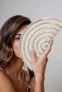 Statement Clutches: 💥 Make a Statement with Bold Clutches! 👜🌟 Fancy Clutch Purse, Embroidered Clutch Bag, Fancy Clutch, Hand Beaded Bag, شال كروشيه, Bridal Handbags, Bridal Purse, Unique Handbags, Embellished Bags