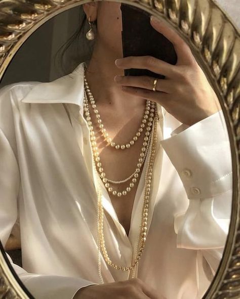 452bf208bf901322968557227b8f6efedesc53256554ri Pearl Jewelry Outfit, Pearl Necklace Aesthetic, Pearl Necklace Outfit, Pearl Outfit, Cream Silk Blouse, Necklace Outfit, Blogger Outfits, Silk Outfit, Women's Button Down Shirt