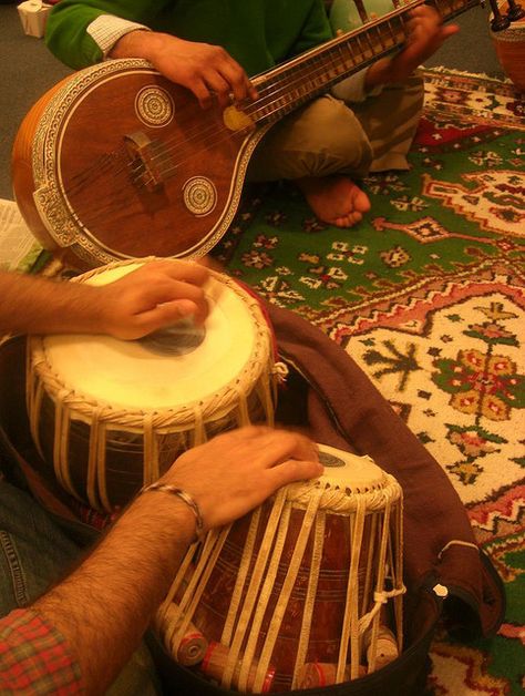 Saraswati veena and tabla South Asian Aesthetic, Pakistani Culture, All The Bright Places, Desi Love, Indian Classical Music, Indian Music, Vintage Bollywood, Desi Wedding, Indian Aesthetic