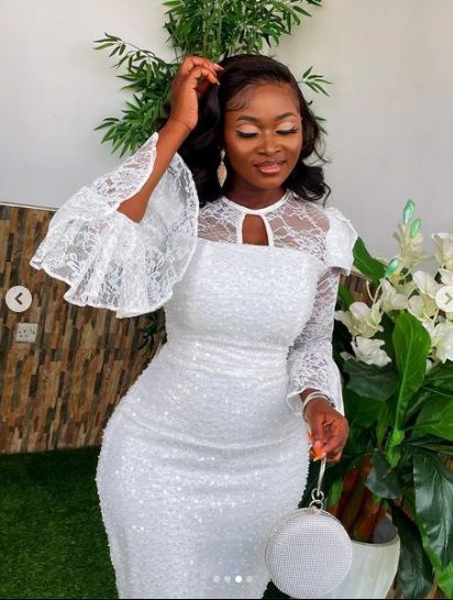 Lace Dress Styles Nigerian, Lace Short Gown Styles, White Lace Dress Long, White Lace Dress Short, Lace Dress Classy, Nigerian Lace Styles Dress, African Fabric Dress, Lace Gown Styles, Classy Wedding Dress