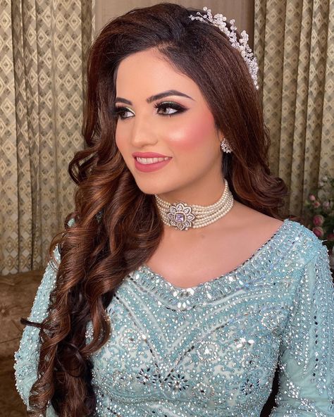 Side Parting Hairstyles Indian Wedding, Indian Engagement Makeup Looks, Engagement Dress For Bride Indian Gown, Engagement Hairstyles For Lehenga, Engagement Dress For Bride Indian, Indian Reception Gown, Reception Lehengas, Western Makeup, Mothers Makeup