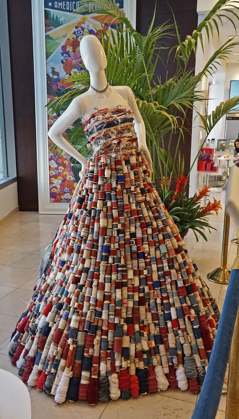 Recycled Dress, Skinnytaste Recipes, Diy Kostüm, America The Beautiful, Betsy Ross, Fashion Themes, Fashion Institute, Union Square, Metal Art Diy