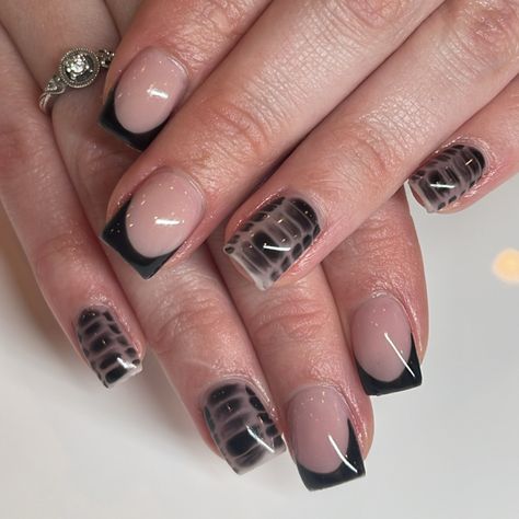 Square Snake Nails, Short Snake Skin Nails, Snake Scale Nails, Snakeskin French Tip Nails, Black Snake Print Nails, Snake Skin Nail Art, Black Snake Skin Nails, Black Crocodile Nails, Crocodile Nail Design