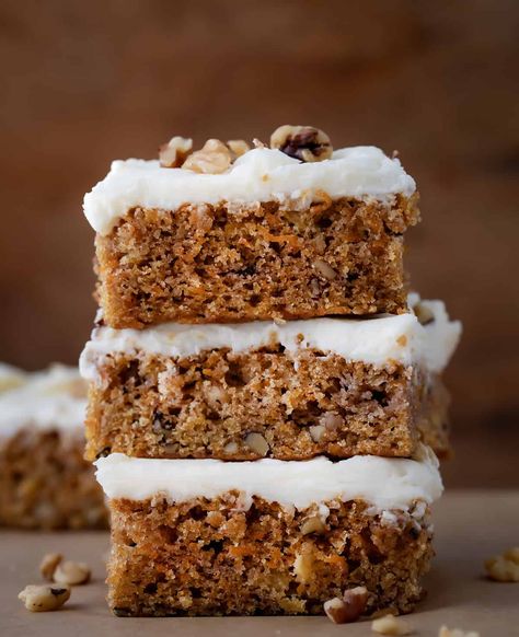 Carrot Cake Bars, Maple Frosting, Inside Cake, Carrot Cake Cupcakes, Sheet Cake Recipes, Cake Bars, Carrot Cake Recipe, Cinnamon Flavor, Cake With Cream Cheese