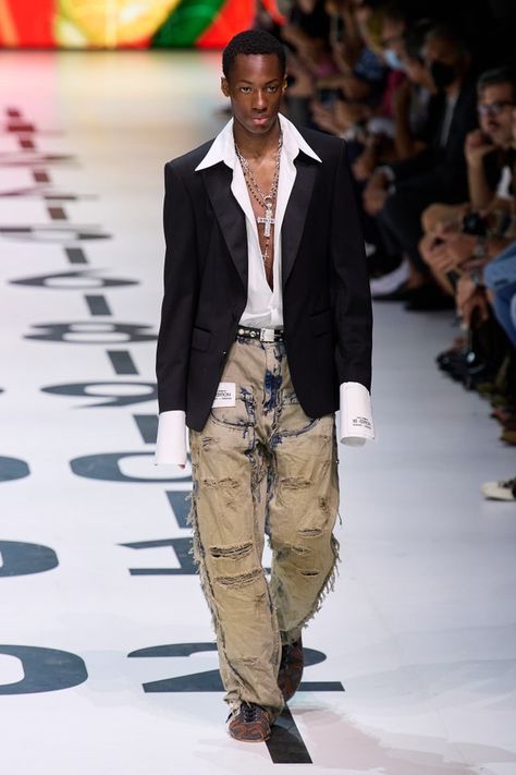 2023 Menswear Fashion Show, High Fashion Men, Bella Hadid Outfits, Menswear Runway, Menswear Fashion Show, Menswear Fashion, Menswear Collection, David Beckham, Dolce And Gabbana Man