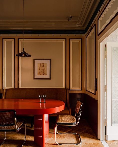 Interior Design and Architecture (@karolinarochmandesign) • Instagram photos and videos Corner Dining Room, Neo Art Deco, Apartment Designs, The World Of Interiors, Portfolio Ideas, Loft Apartment, Pierre Frey, Farrow Ball, Banquette