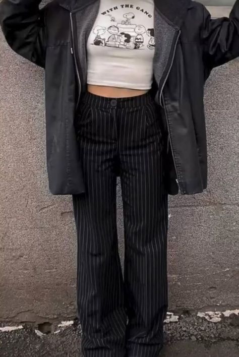 Pinstripe Pants Outfit, Pinstripe Pants, Wardrobe Tips, Outfits Chic, Nice Style, Swaggy Outfits, Fashion Board, Mode Inspo, Chic Fashion