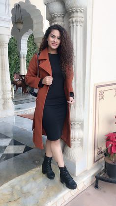 Bodycon Dress For Winter, Manali Dress Ideas Women, Bodycon With Blazer, Womens Western Outfits Classy, Shimla Outfit Ideas Women, How To Style Bodycon Dress In Winter, Bodycon Dress Winter Outfit, Manali Outfit Ideas Women, Winter Bodycon Dress Outfit