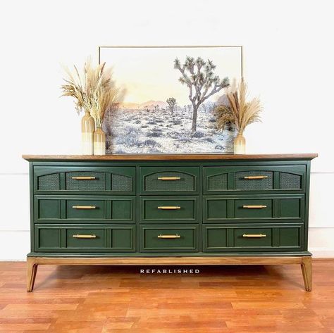 Wise Owl Paint on Instagram: "Paint can definitely create a statement piece of furniture! @refablished chose color Foxtrot for a sleek dresser that embraces simplicity yet doesn’t lack beautiful detail. This gorgeous forest green will bring the feel of nature inside your home🖤 #wiseowlpaint #wiseowlpaints #wiseowlcolortrends #chalksynthesispaint #furnitureflip #furnitureflipper #thrifted #thriftedhome #moneyfornothing #imadeitlovelyagain #upcycledfurniture #beforeandafter #modernstyle #modernde Refinished Green Furniture, Forest Green Bedroom Furniture, Forest Green Dresser Bedroom, Green Refinished Dresser, Green Comode, Wise Owl Foxtrot, Wise Owl Paint Foxtrot, Diy Green Dresser Furniture Makeover, Green Stained Wood Furniture