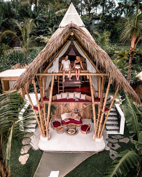 These are the most Instagrammable hotels and villas near Ubud, Bali. With incredible infinity pools, views towards the rice fields and stellar service, these are the most photographed hotels. Casa Hobbit, Gaming Ideas, Hut House, Bamboo House Design, Jungle House, Resort Architecture, Bamboo Structure, Bamboo Architecture, Bamboo House