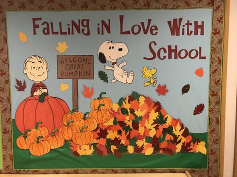 Fall Bulletin board - great pumpkin theme Fall Bulletin Board Ideas, Cafeteria Bulletin Boards, Daycare Bulletin Boards, Fall Classroom Door, Seasonal Bulletin Boards, October Bulletin Boards, November Bulletin Boards, Elementary Bulletin Boards, Class Bulletin Boards