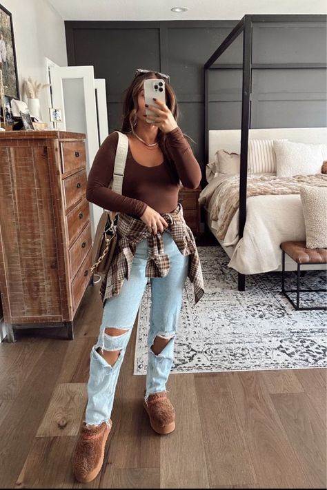 Mom Outfits Fall, Australian Winter, Trendy Mom Outfits, T Shirt Outfits, Long Jumpsuit, Mommy Outfits, Overalls Outfit, Preppy Sweater, Outfit Inspo Fall