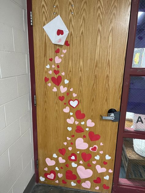 Valentines Classroom Decorations, Valentines Door Decorations Classroom, Door Decorations Classroom Christmas, Valentines Day Bulletin Board, Valentine Door Decorations, School Door Decorations, Easy Valentine Crafts, Diy Valentine's Day Decorations, Preschool Valentines