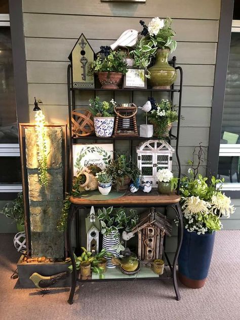 Bakers Rack Decorating, Outdoor Bakers Rack, Garden Decor Diy, Bakers Rack, Front Porch Ideas, Front Porch Decorating, Rustic Garden Decor, Deck Decorating, Backyard Patio Designs