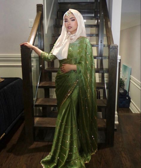 Saree With Head Covered, Desi Muslim Outfit, Hijabi Desi Wedding Outfits, Desi Fits With Hijab, Desi Hijabi Wedding, Desi Clothes With Hijab, Hijabi Saree Aesthetic, Modest Saree Hijab, Hijab Lehenga