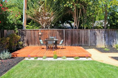 Here's another simple, minimalist floating deck design. The bright wood stain helps it stand out in the midst of a carefully designed landscape. Diy Deck, Floating Deck Plans, Building A Floating Deck, Deck Landscaping, Roof Garden Design, Floating Deck, Wooden Deck, Deck Designs Backyard, Decks Backyard