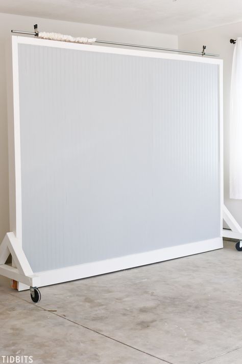 Wall On Wheels Photography, Filming Backdrop, Wall On Wheels, Photography Studio Ideas, Home Photography Studio, Wall Dividers, Photo Studio Design, Moveable Wall, Photography Studio Design