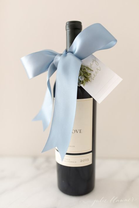 Wine Bottle Gift Ideas Christmas, Wrap Champagne Bottle Ideas, Wine Gift Wrapping Ideas, Bottle Wrapping Ideas, Wine Wrapping, Wine Bottles Gift Wrap, Wine Gift Wrapping, Christmas Wine Gift, 2024 Holidays