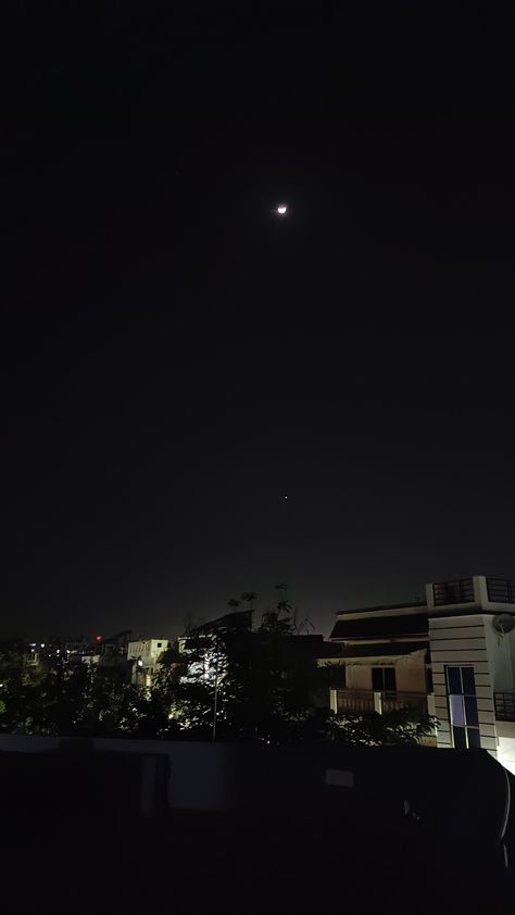 Dark Sky Photos, Night Outside Snapchat, Night Terrace Snap, Night Sky Snapchat Story, Moon Pictures Instagram Story, Dark Night Moon Aesthetic, Fake Night Out Snaps, Night Snap Aesthetic, Night Moon Snapchat Story