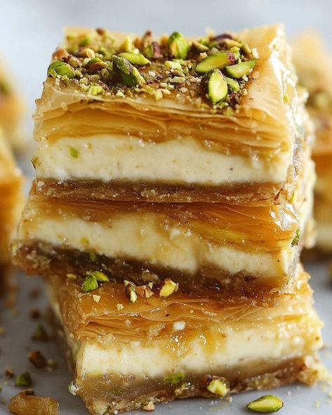 Baklava Cookies Recipe, Honey Baklava, Vegan Baklava, Pistachio Pie, Baklava Dessert, Phyllo Recipes, Baklava Cheesecake, Pistachio Cheesecake, Dessert Squares