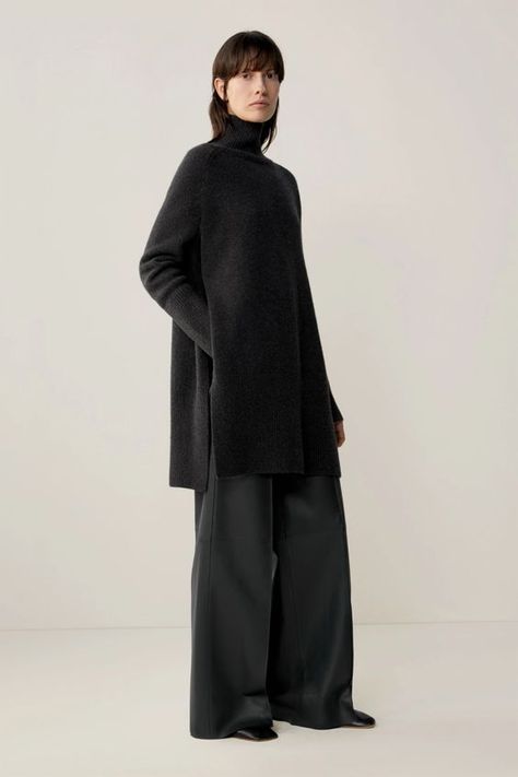 COS Fall 2020 Ready-to-Wear Collection - Sponsored - Vogue Black Outfit Women, Cos Fashion, Outfit Women, Swaggy Outfits, Mode Inspo, 가을 패션, Fashion Show Collection, Vogue Paris, Black Outfit