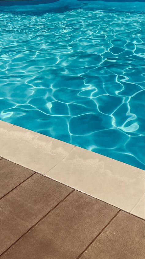 Pool Background For Editing, Poolside Background, Swimming Aesthetic Pool, Pool Party Background, Fence Ideas On A Budget, Pool Shed Ideas, Piscina Aesthetic, Pool Summer Aesthetic, Pool Must Haves