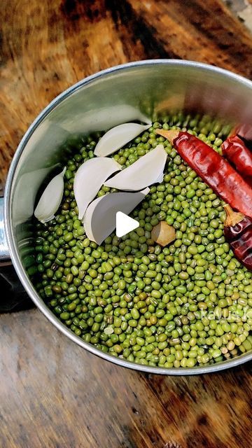 Kayus Kitchen on Instagram: "Grind Green Gram Try this New Healthy recipe , Trust me u will love it ❣️ Lunch Box Series Episode 6 ❣️  Ingredients   Things to be roasted n coarsely grinded :- Green gram 1/4 cup Garlic with skin 6 cloves  Red chillies 3 Cumin seeds 1/2 tsp  Pepper 1 tsp  Few curry leaves  Peanut oil 2 tbsp  Cumin seeds 1 tsp  Onion 2 medium size, finely chopped  Tomato 2 , medium size roughly chopped  Salt to taste  Rice 1 cup, soaked for 15 mins  ( I hv used Seeraga samba Rice ) Water 2.5 cups  ( 2 cups water for Rice n 1/2 cup water for dal ) Ghee 1-2 tsp Salt to taste   #kayuskitchen #pachaipayarusadam #greengrampulao #greengramrice #pachaipayarurice #pachaipayarupulao #greengramrecipes #lunchboxseries #lunchboxideasforkids #easylunchboxrecipes #reels #reelkarofeelkaro #c Green Gram Curry, Less Oil Indian Recipes, Sabudana Recipes Videos, Green Gram Recipes, Oat Recipes Healthy Breakfast, Lunch Box Rice, Healthy Veg Recipes, Indian Lunch Box, Sabudana Recipes