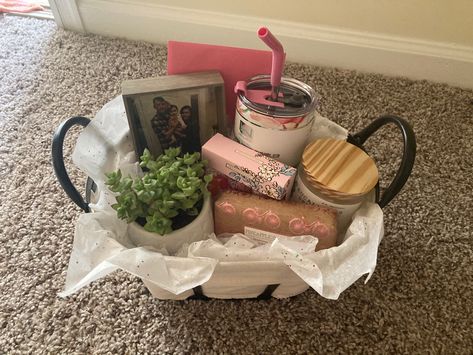 Baskets For Grandma, Easter Gifts For Mother In Law, Easter Basket For Mother In Law, Christmas Gift Basket For Mother In Law, Mothers Day Gift Ideas For Mother In Law, Boyfriends Mom Mothers Day Gift, Christmas Basket For Mother In Law, Mother’s Day Plant Gift Ideas, Gift Basket Ideas For Mother In Law