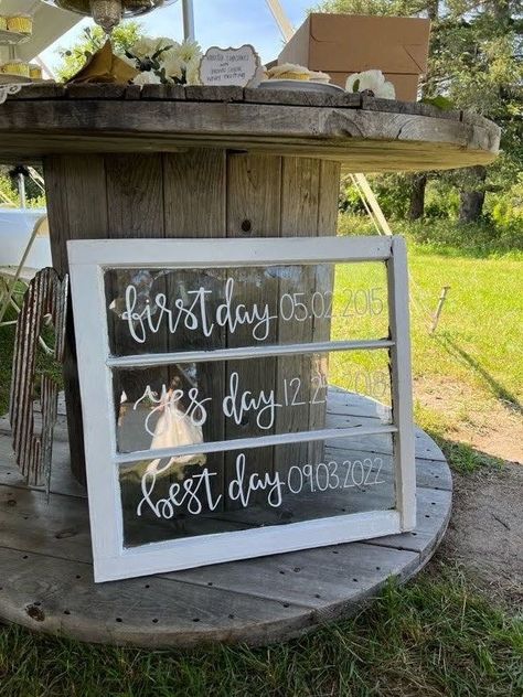 Window Welcome Sign Wedding, Old Window Wedding Signs, Window Pane Wedding Decor, Old Window Wedding Decor, Wedding Window Signs, Wedding Window Decorations, Wedding Sign Holder, Window Wedding Decor, Enchanted Forest Wedding Theme