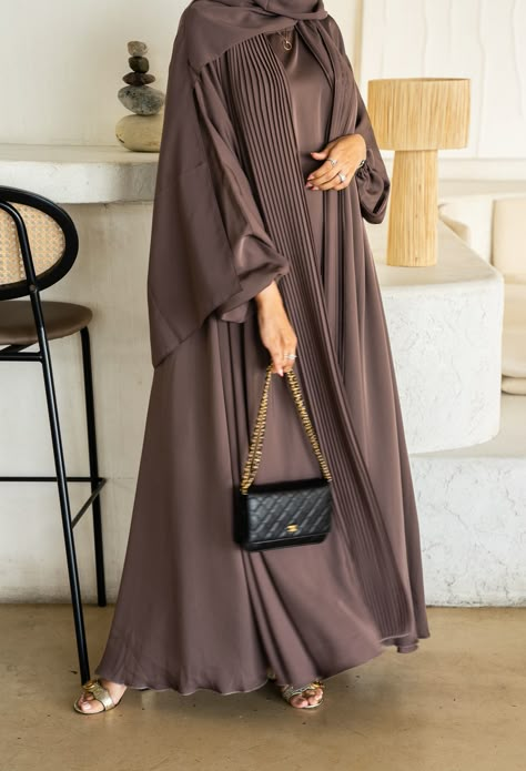 Yara – MODESQUE New Model Abaya, Brown Abaya, New Abaya Style, Mehndi Dress For Bride, New Hijab Style, Burkha Designs, Muslimah Fashion Casual, Hijab Clothes, New Hijab