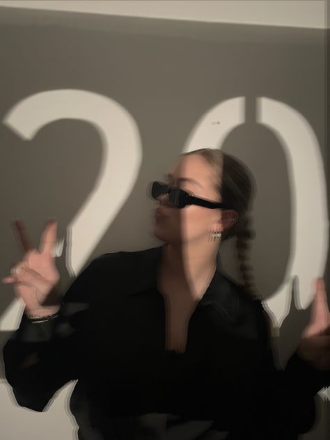 20th birthday aesthetic Age 20 Aesthetic, Birthday Party Decorations 20 Years, 20 Bday Photoshoot Ideas, Birthday 20 Photoshoot Ideas, 20th Birthday Aesthetic Photos, Birthday 20 Years Ideas Photo, Birthday 20th Ideas, 20 Birthday Picture Ideas, Photoshoot 20th Birthday