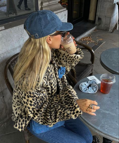 Print Jacket Outfit, Stile Kylie Jenner, Leopard Print Outfits, Looks Pinterest, Leopard Print Jacket, Jacket Outfit, Stockholm Fashion, Outfit Look, Coat Outfits