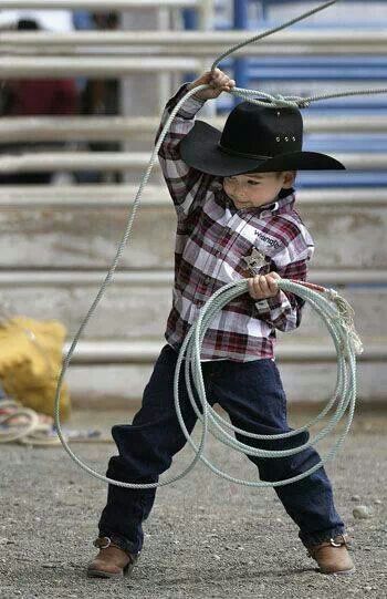 Lil Roper! Rodeo Cowboys, Real Cowboys, Wilde Westen, Into The West, Cowboy Girl, Rodeo Life, Chapeau Cowboy, Little Cowboy, Country Kids